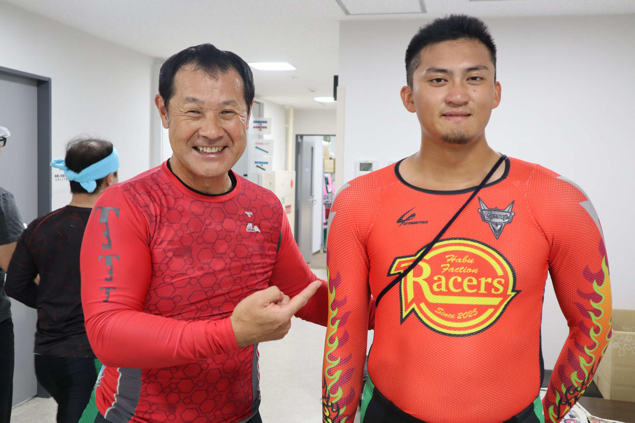 決勝に進んだ倉岡慎太郎（左）は佐藤魁皇に感謝（撮影・音無剛）