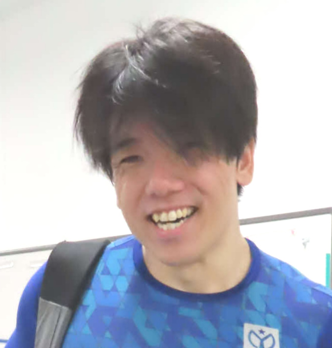 今年初の予選1着を喜ぶ戸塚涼介（撮影・野島成浩）