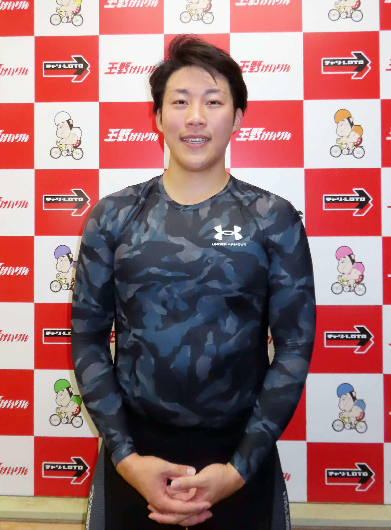 ライン4人で上位を独占したことを喜ぶ利川寛太
