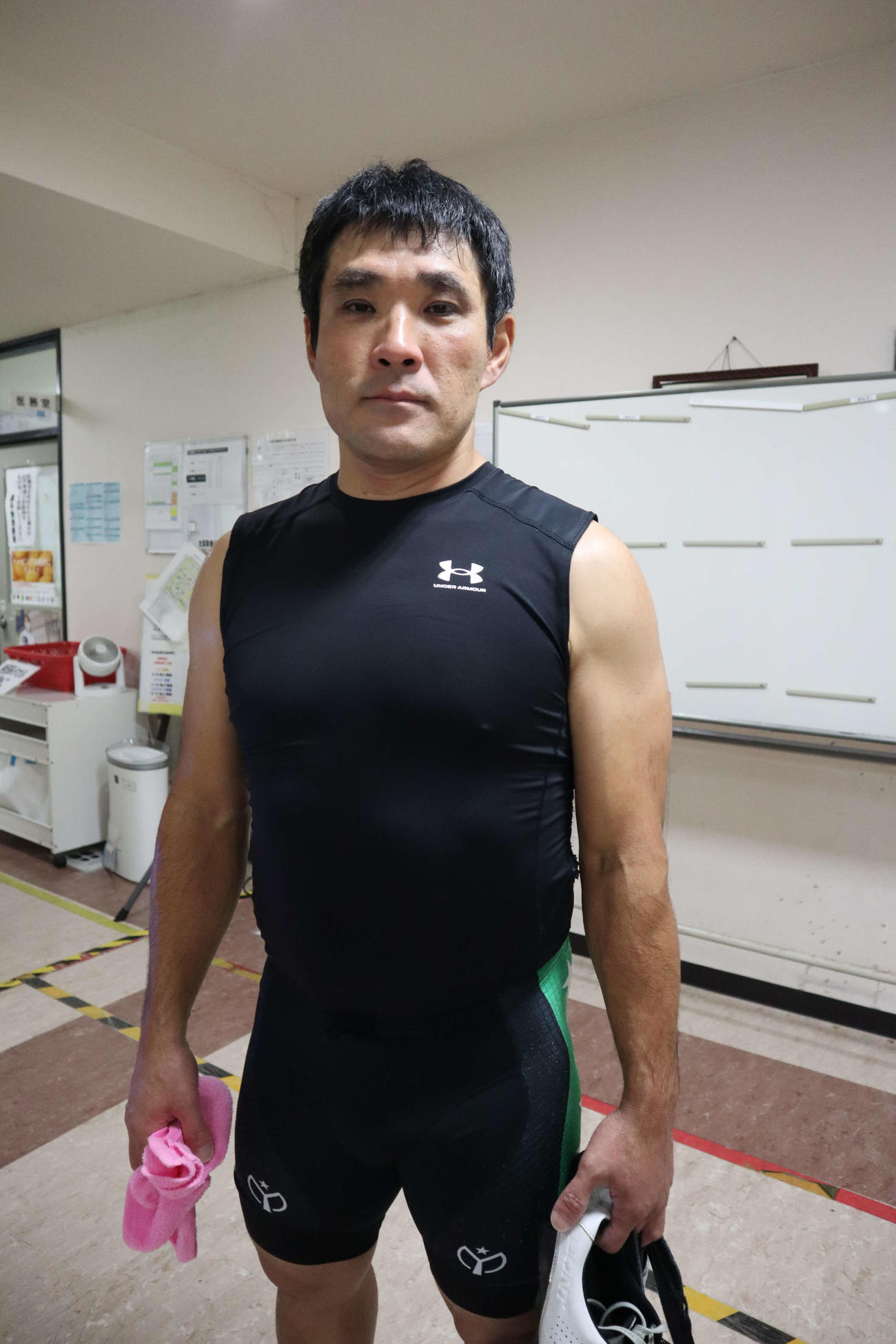 内村竜也は自力に転じてルーキーを破った（撮影・音無剛）