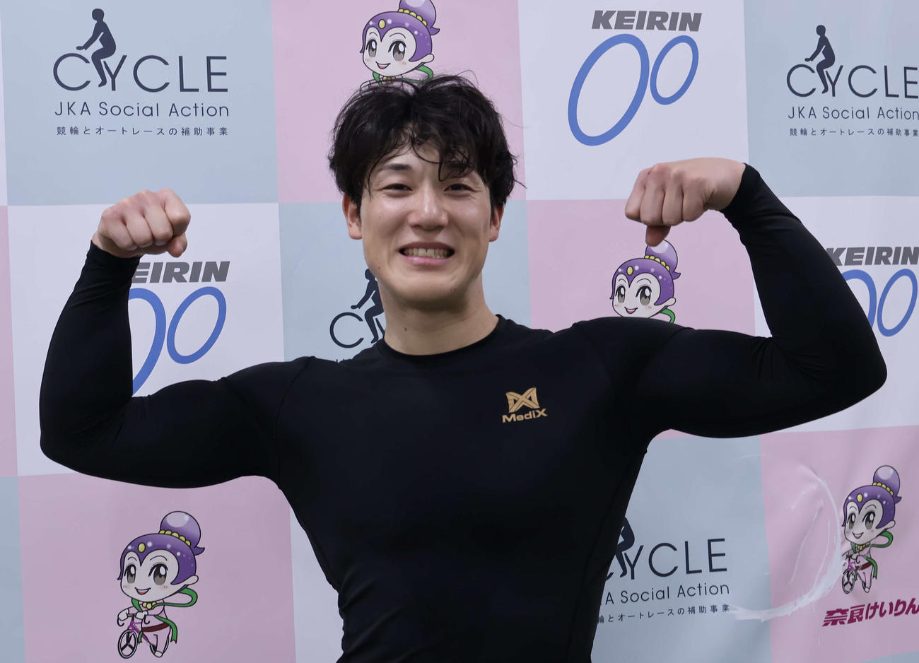 水谷亮太が勝利を喜びガッツポーズ（撮影・山田敏明）