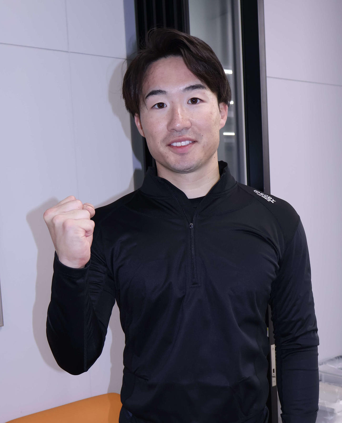 本格デビュー初戦の川村峻輝がパワー全開で挑む（撮影・山田敏明）