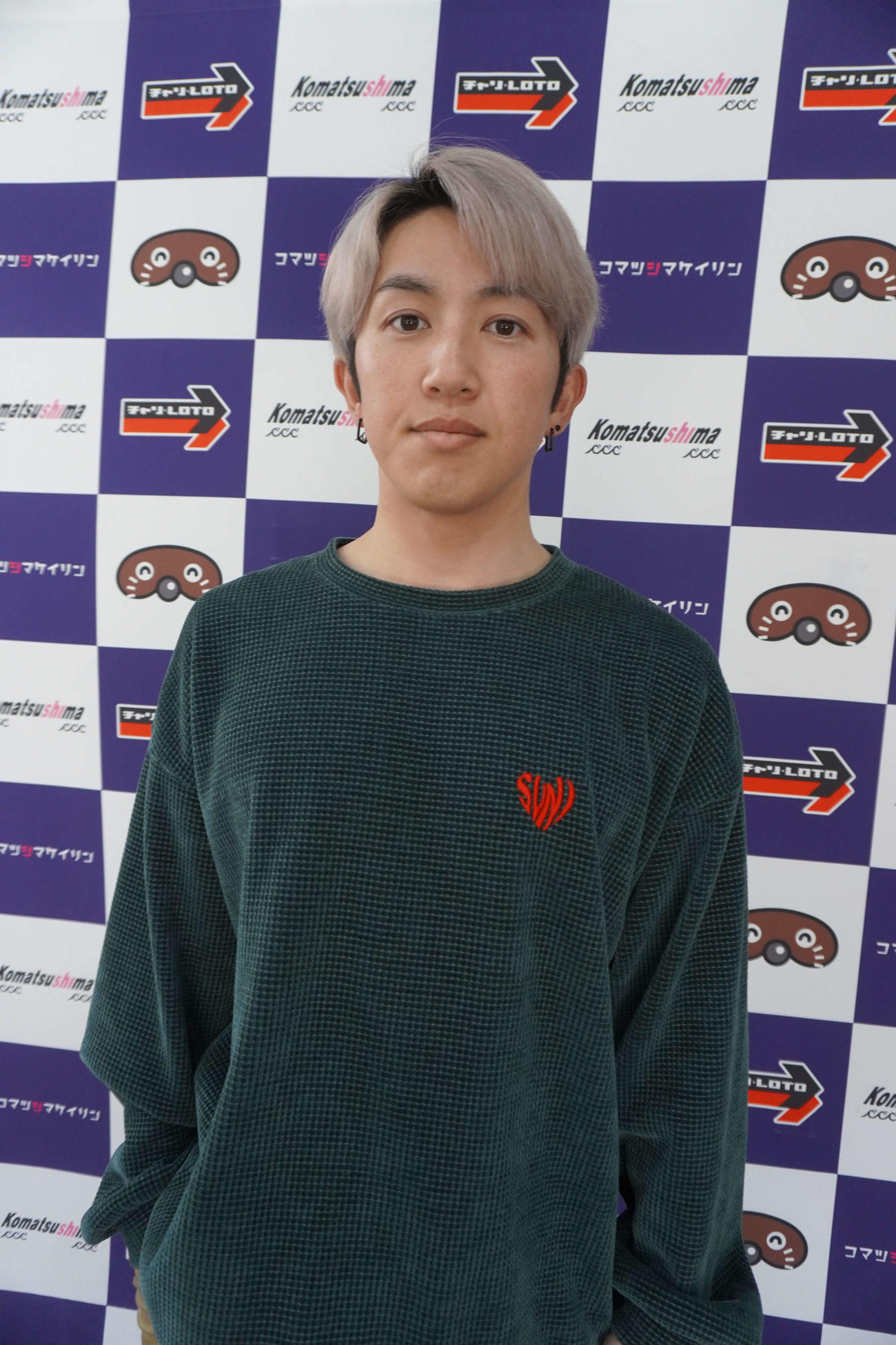 自虐ネタで笑わせる佐藤大地が予選5R、主導権を奪い楽勝で押し切りだ