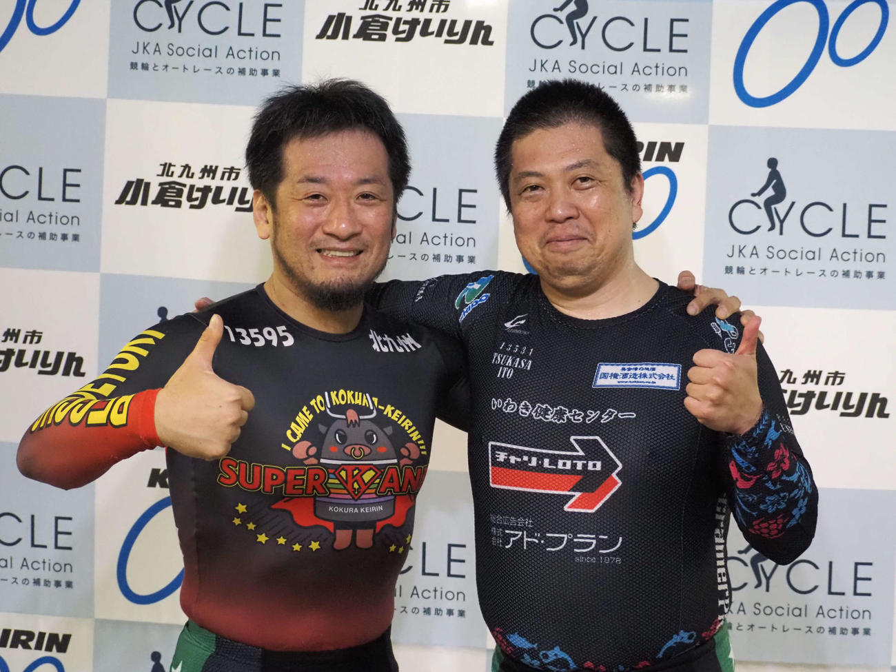 別所英幸、伊藤司（右）は同期ワンツーに笑顔（撮影・音無剛）