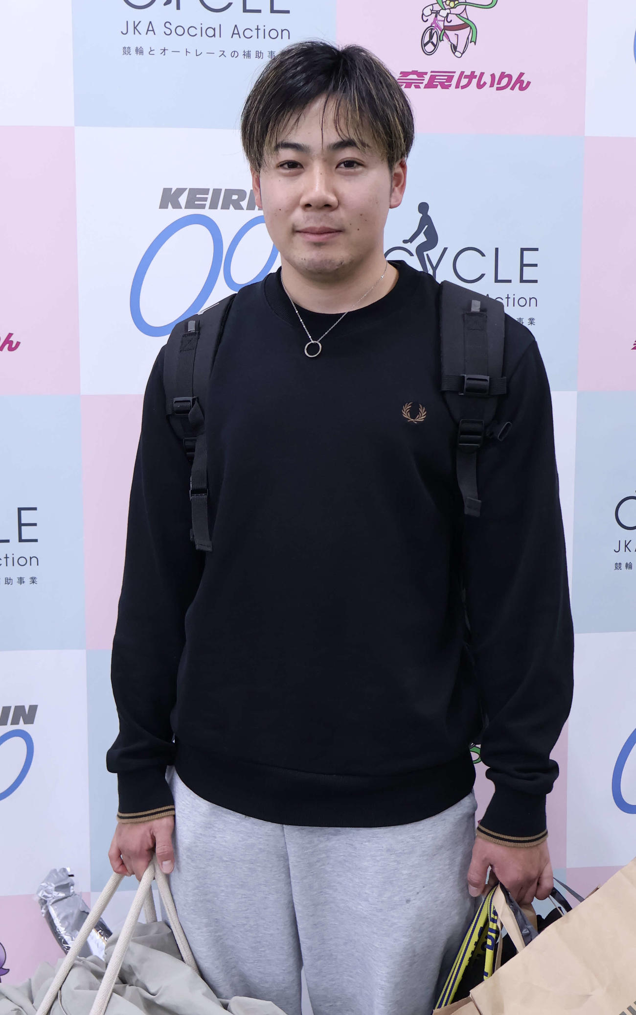 枝村弘樹が先輩の田中洋輔を連れて果敢に駆ける（撮影・山田敏明）