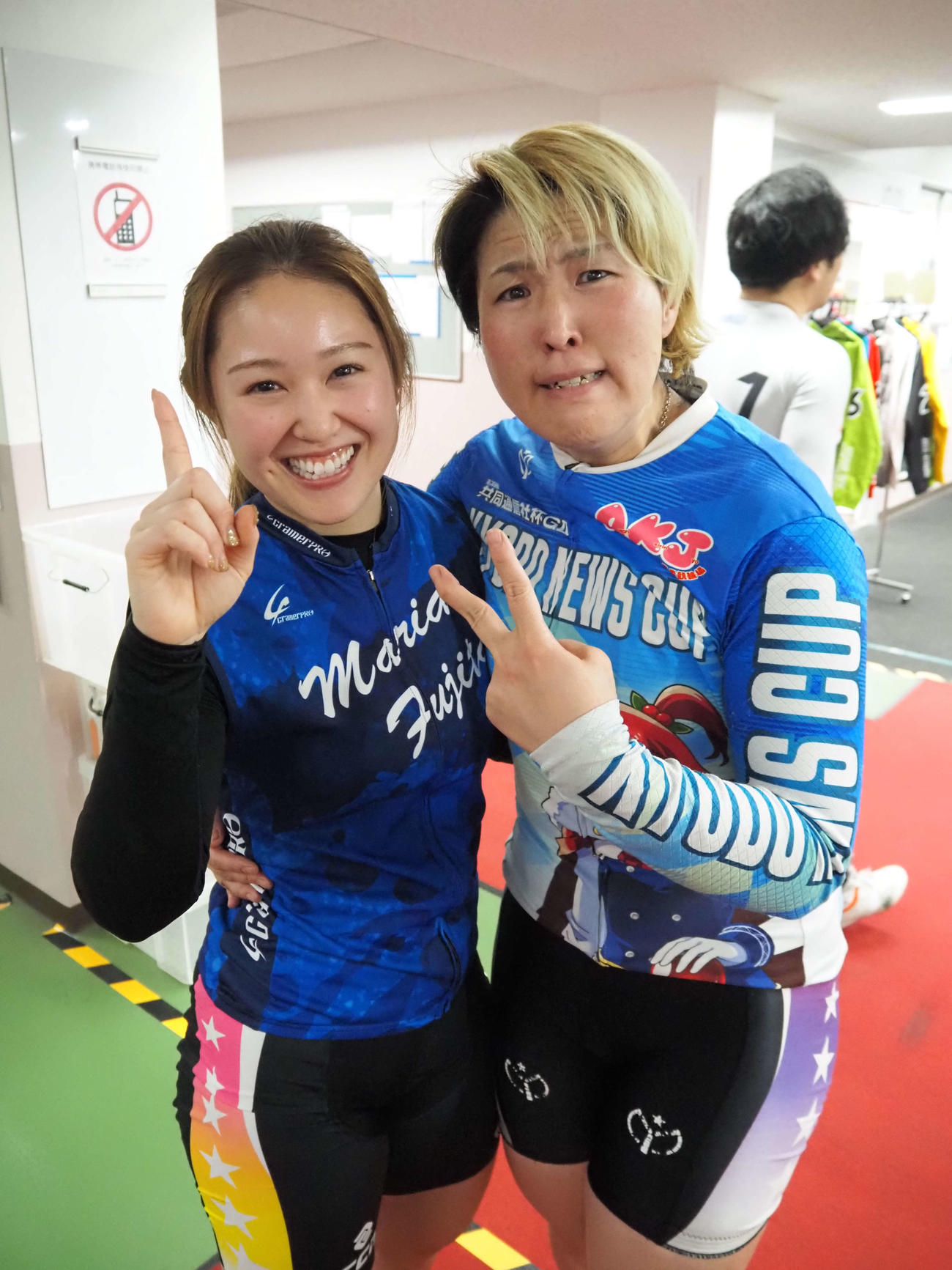 大ガマシに出た加藤恵は藤田まりあ(左)にゴール前差されて悔しがった