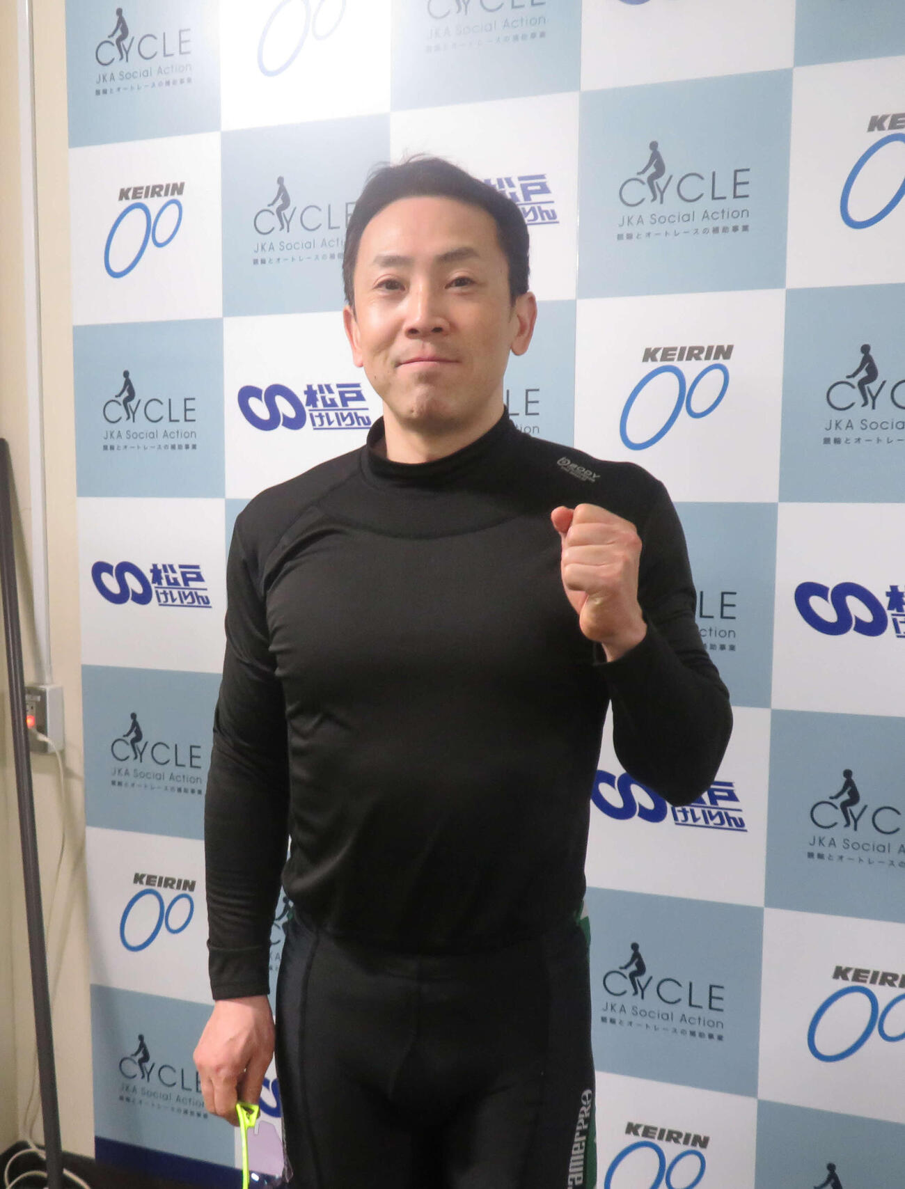 運を味方に初戦勝ちを決めた地元福森慎太郎（撮影・栗田文人）