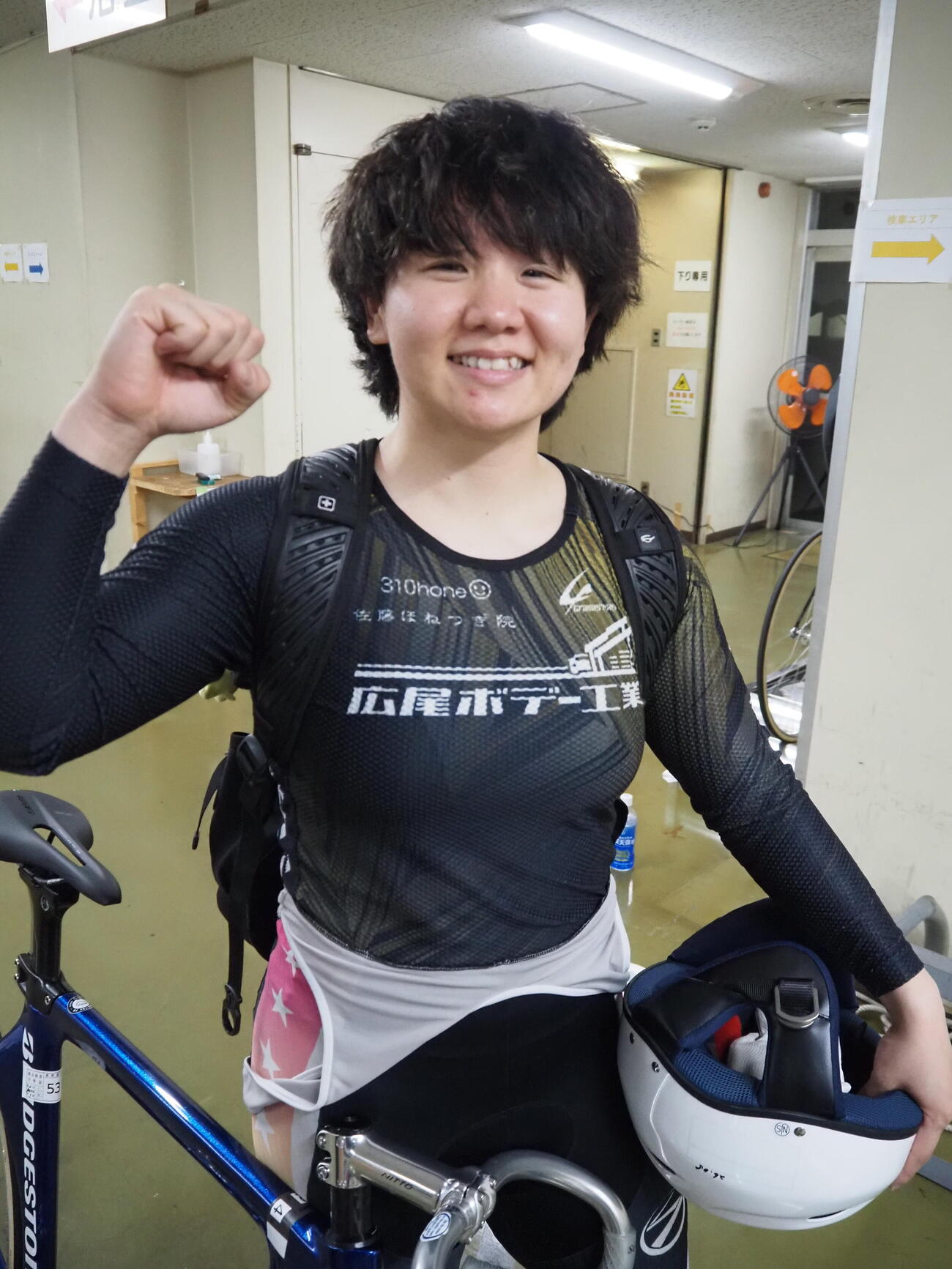 蛯原杏奈が好マークを決めて決勝入り