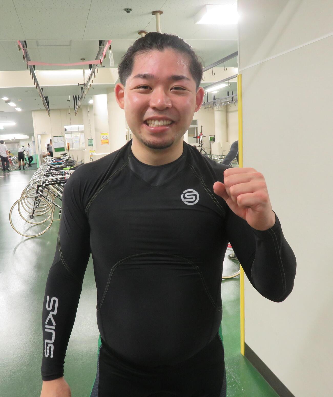 軽快な突っ張り先行で予選突破の佐々木祐太