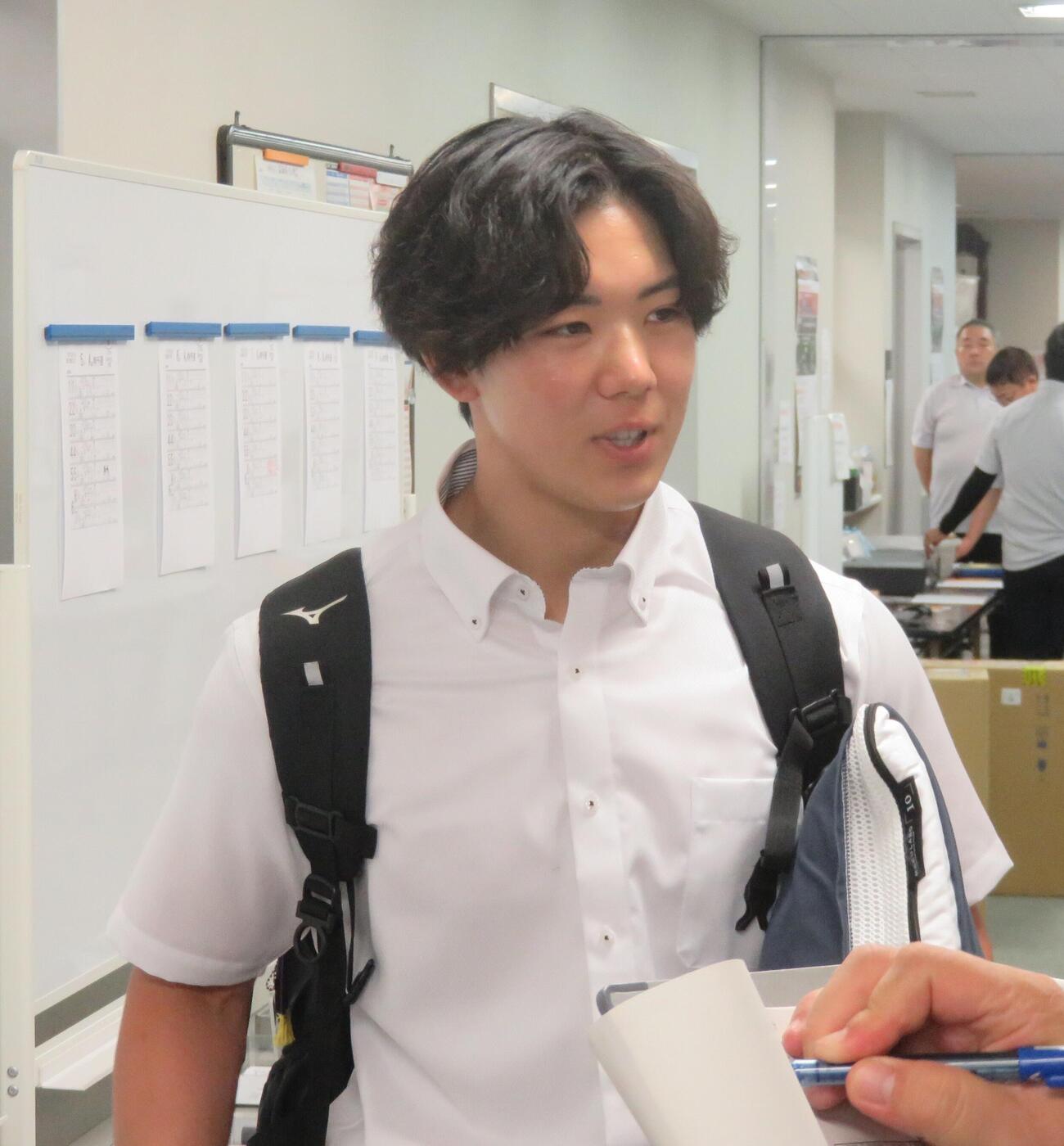 実戦デビューの篠原輝利は緊張の面持ち