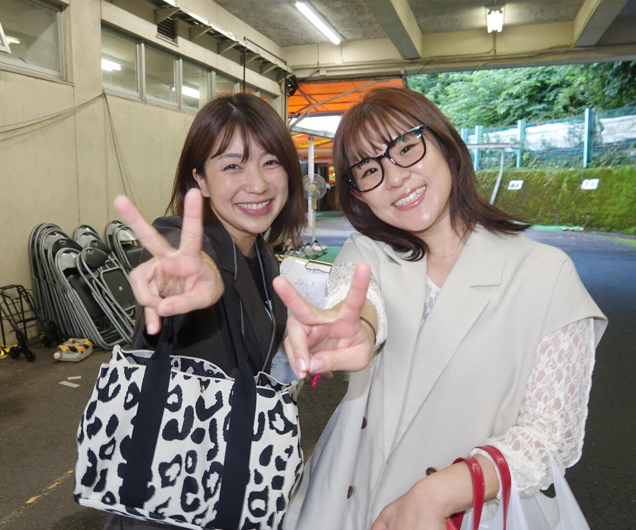 前検日（13日）には一緒に伊東競輪場に入った青木美優（右）と野原美咲さん
