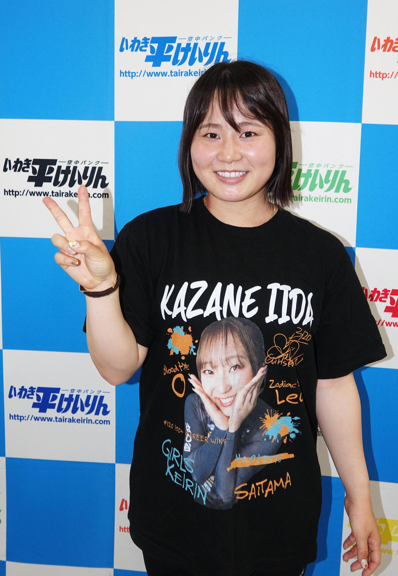 太田瑛美は飯田風音Tシャツを着用しニッコリ