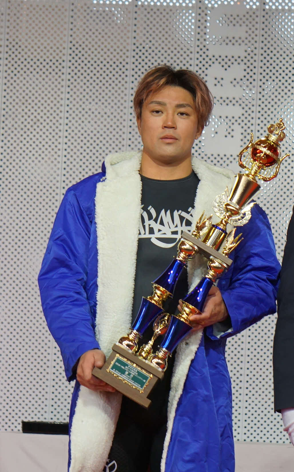 完全優勝を達成した窓場千加頼（撮影・上月修）