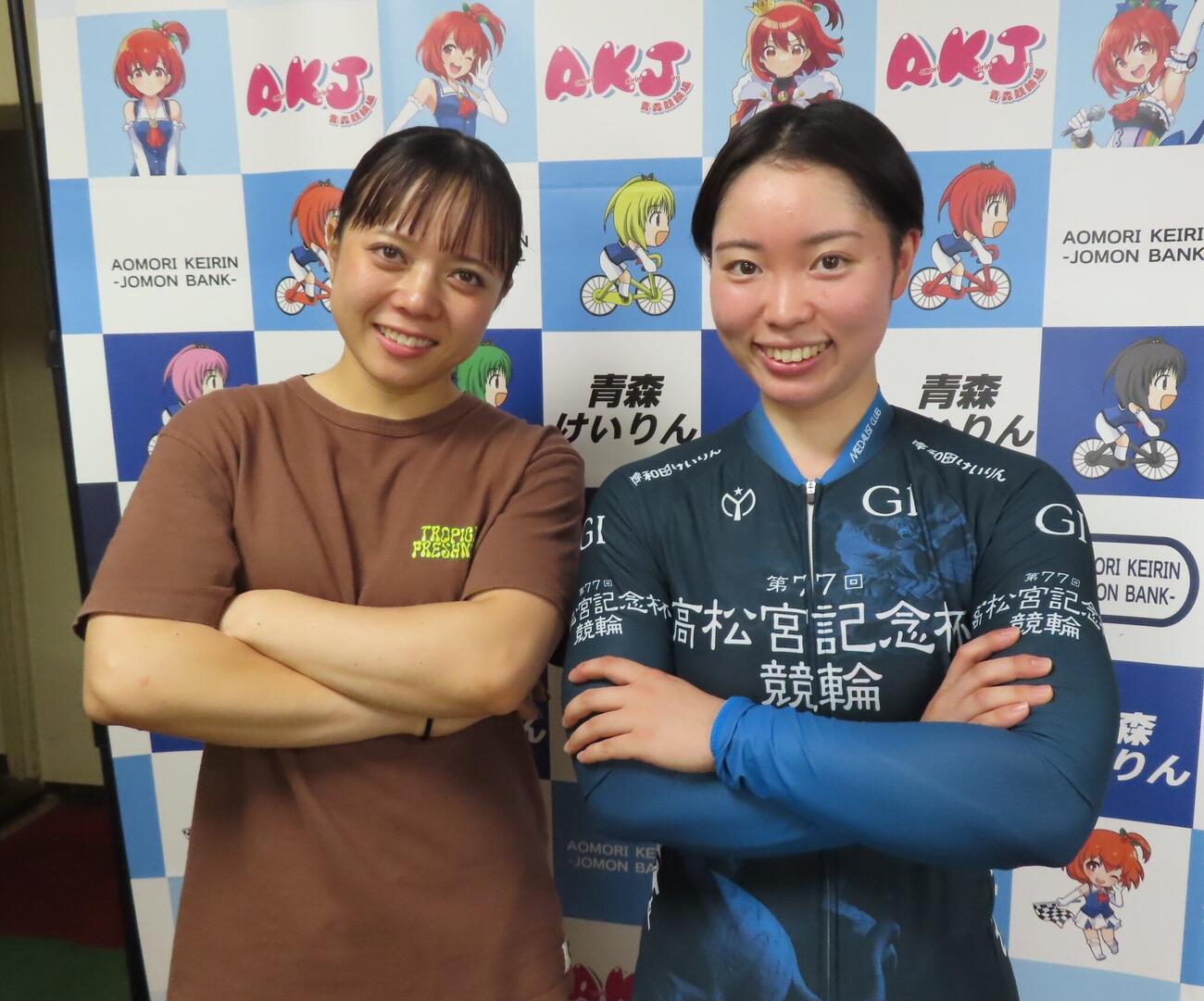 熊谷芽緯（左）が同県ルーキー小原乃亜と健闘を誓う