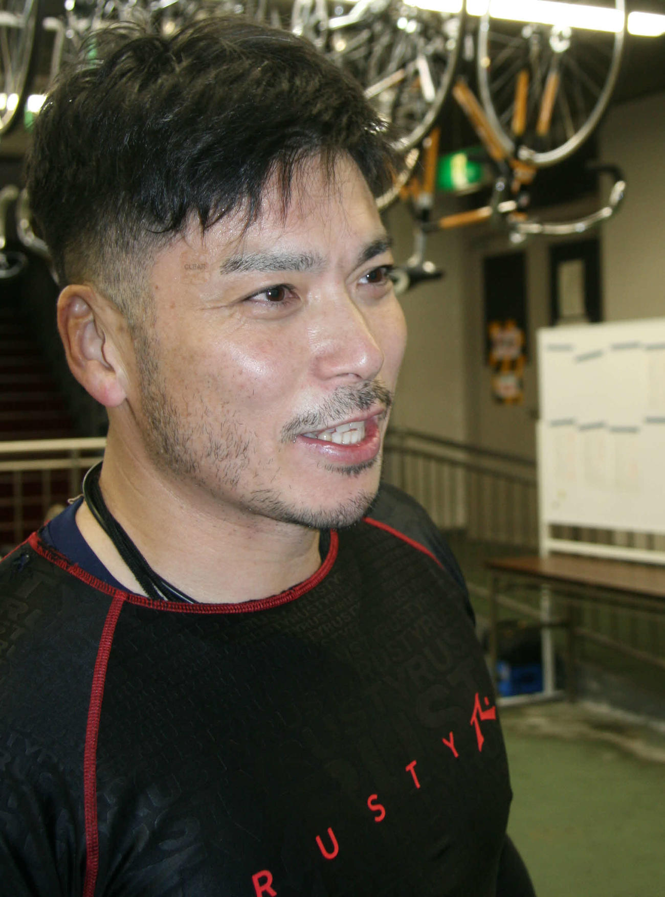 貫禄の差しで通算300勝を達成した香川雄介