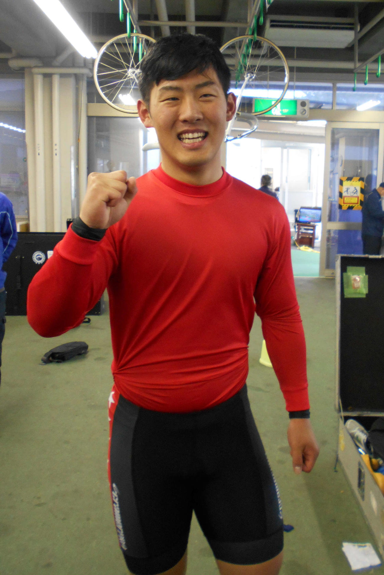 朝倉智仁がまくった高橋晋也をG前差して、115期ルーキーチャンピオンを制した（撮影・杉森洋一）