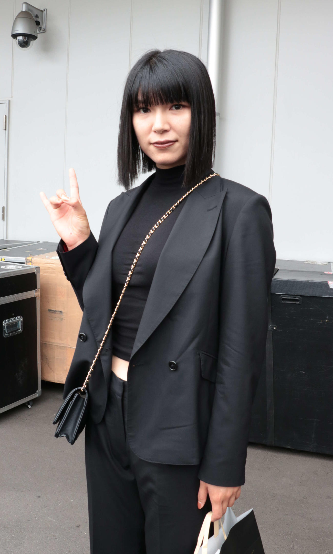 ガールズ野本怜菜はファッションモデルの秋元梢モードで現れた（撮影・山田敏明）