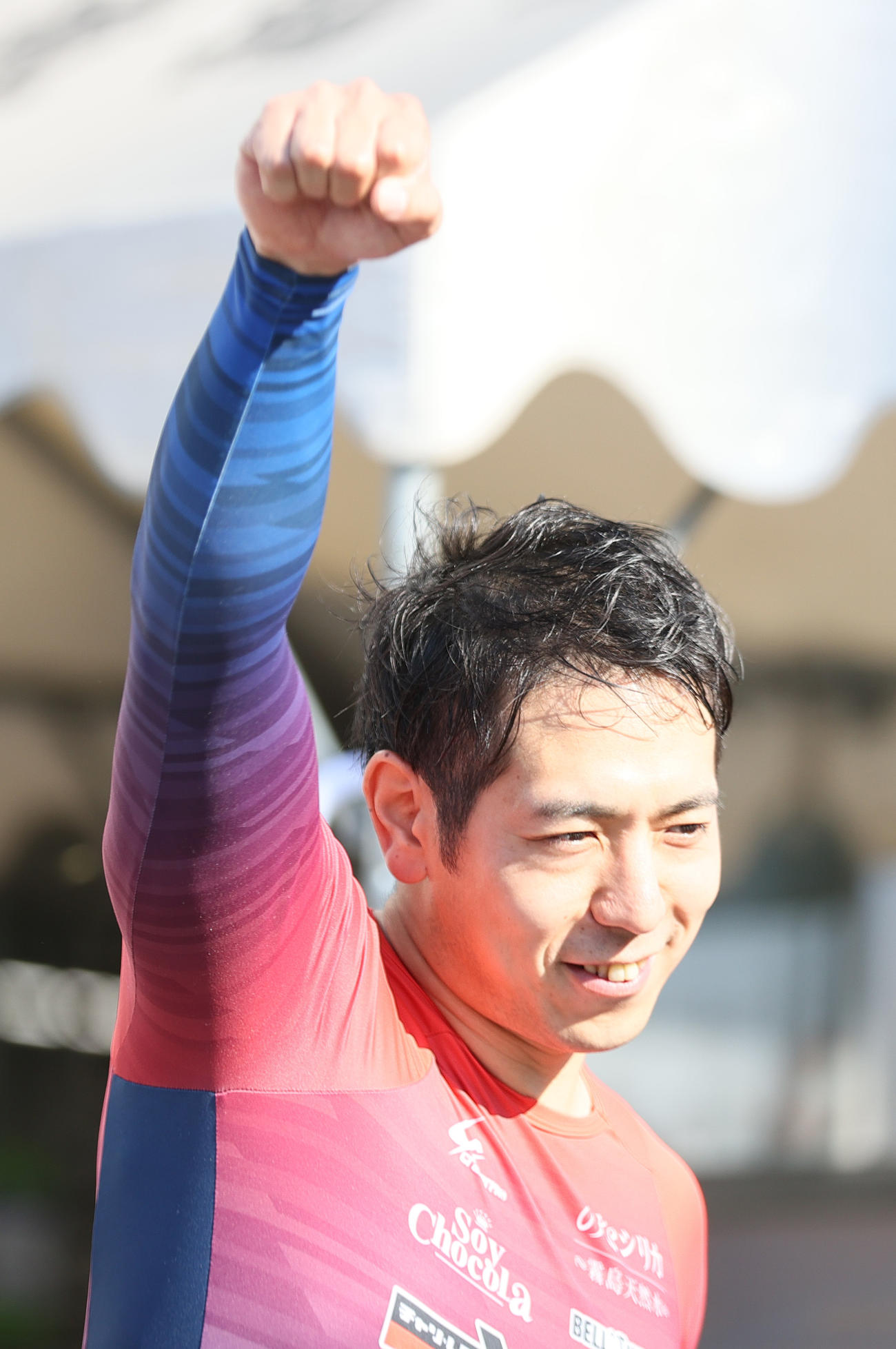 決勝進出を決めガッポーズする松浦悠士（撮影・上山淳一）