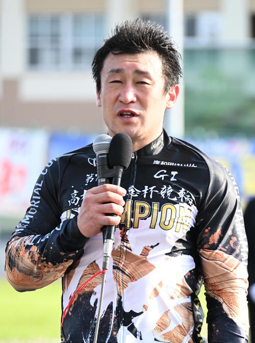 インタビューに答える北井佑季（撮影・石井愛子）