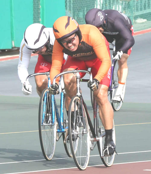 高松宮記念杯・決勝で最後の直線を力走する脇本雄太