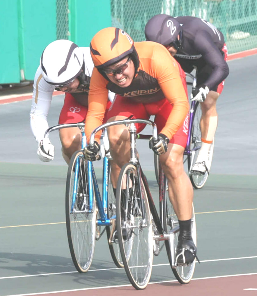 高松宮記念杯・決勝で最後の直線を力走する脇本雄太