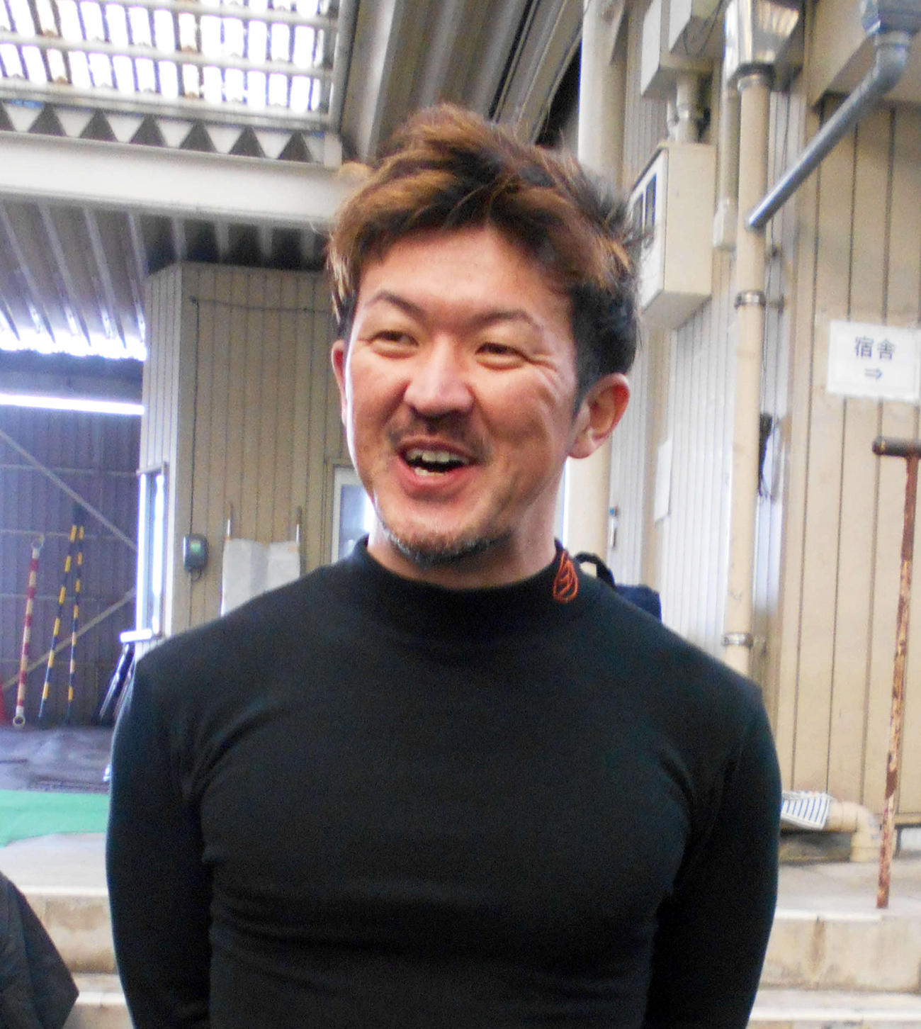 決勝は単騎で一撃を狙う中川誠一郎（撮影・杉森洋一）
