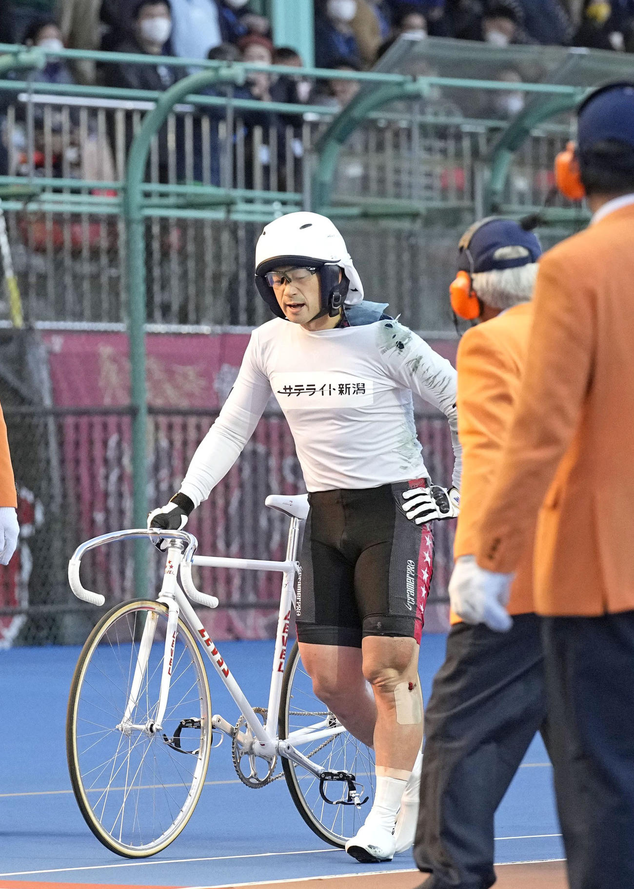 落車携入する諸橋愛（共同）