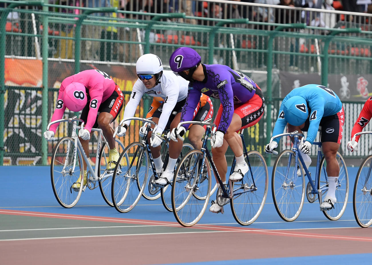 11R特予選、1着平原康多（9）、2着真杉匠（1）、3着成田和也（8）（撮影・柴田隆二）