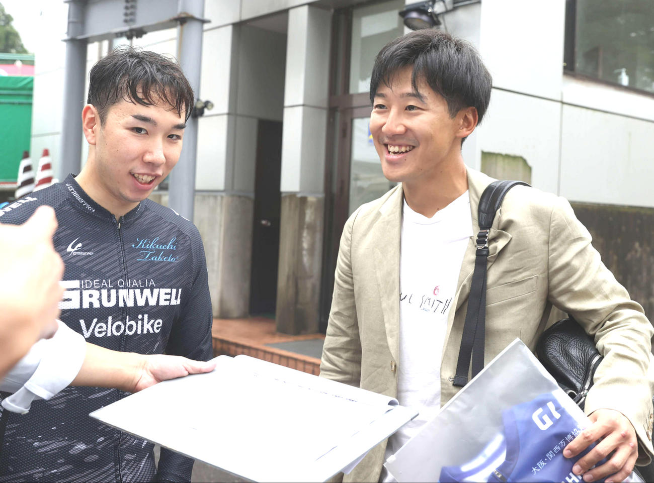 「理事長杯」でタッグを組む真杉匠（右）と菊池岳仁（撮影・柴田隆二）