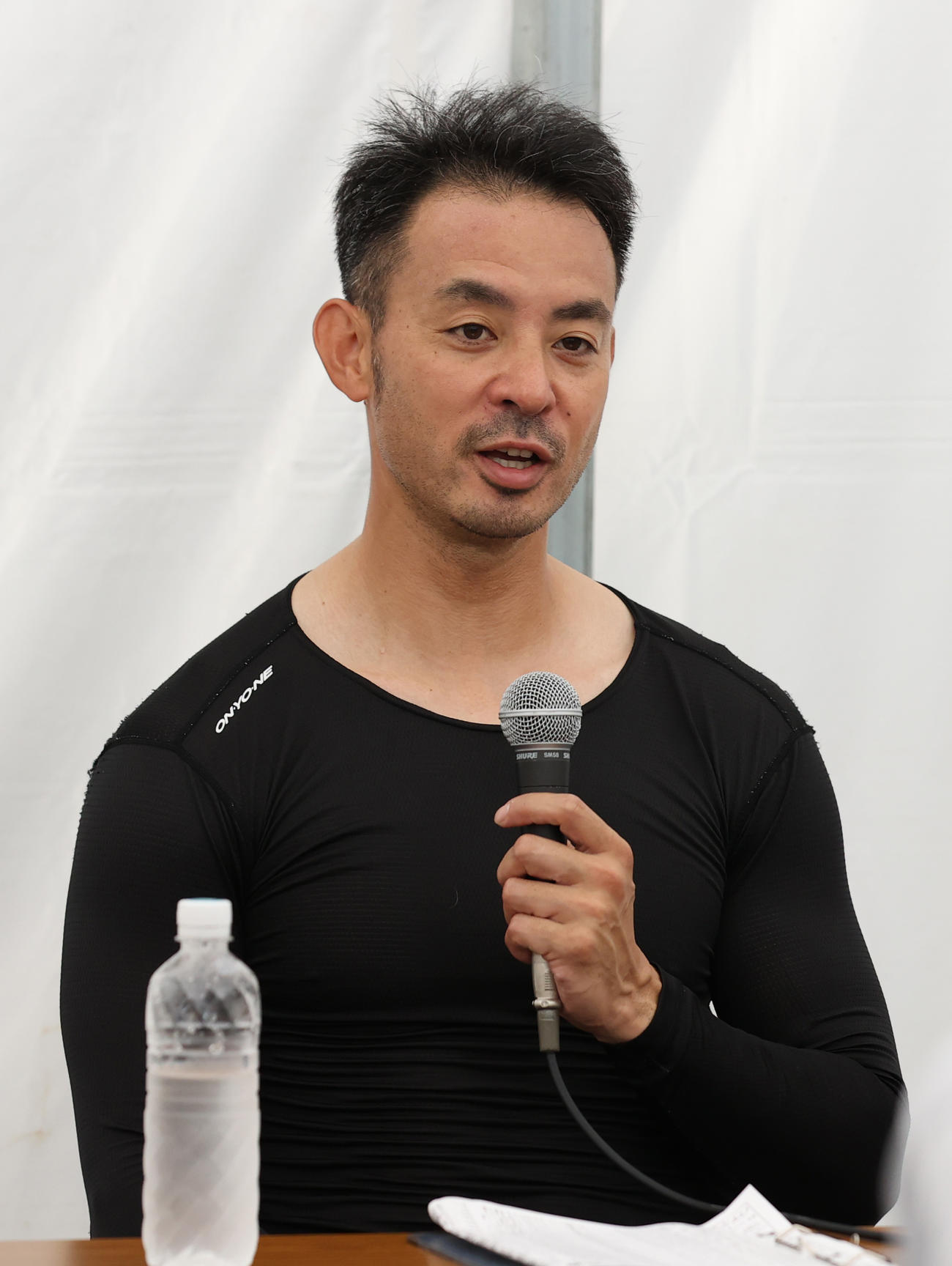1予1Rを勝利して会見する井上昌己（撮影・柴田隆二）