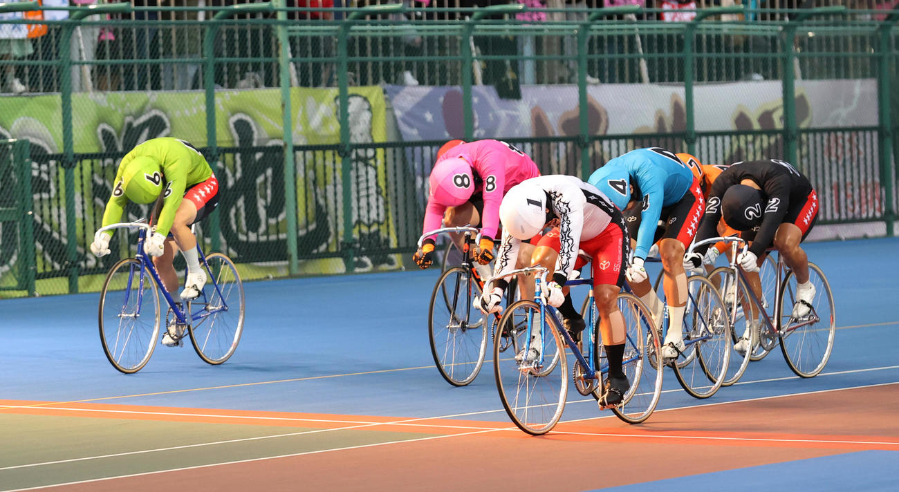 寛仁親王牌決勝12R、1着古性優作（1）、2着小原太樹（4）、3着河端朋之（6）（撮影・柴田隆二）