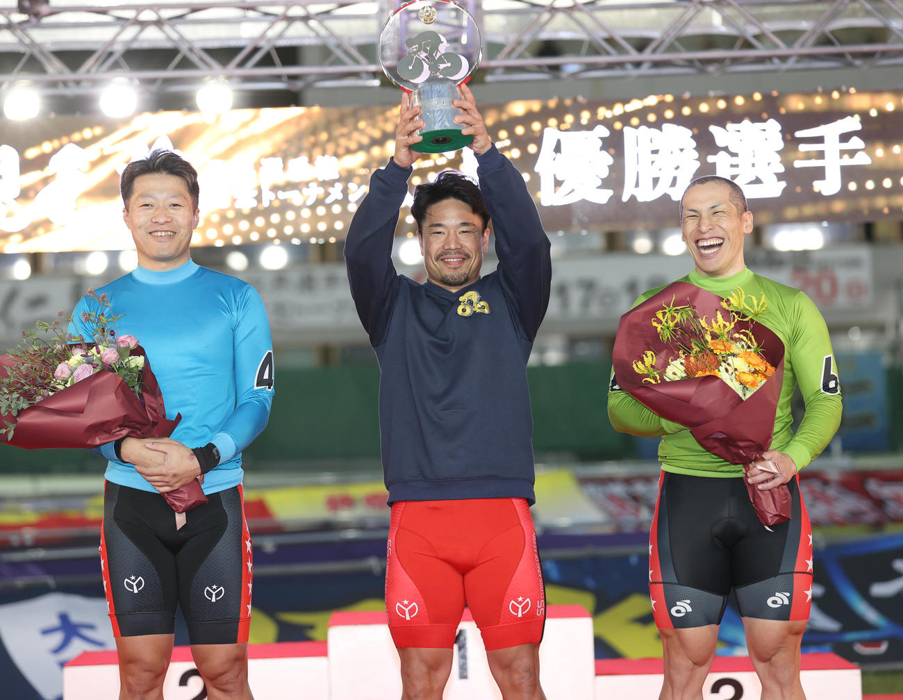 寛仁親王牌で優勝した古性優作(中央)、2着小原太樹(左)、3着河端朋之（撮影・柴田隆二）