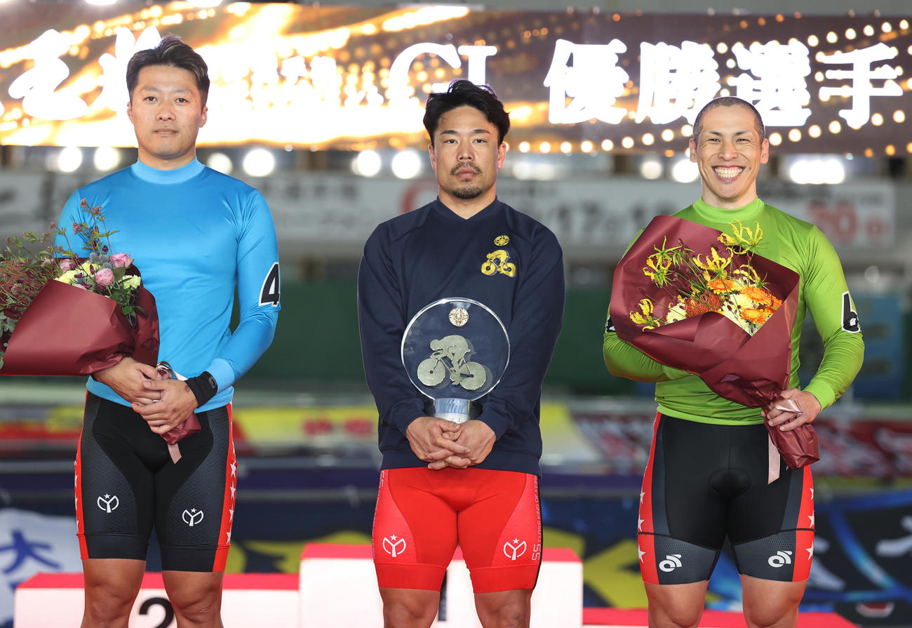 寛仁親王牌決勝、優勝した古性優作(中央)、2着小原太樹(左)、3着河端朋之（撮影・柴田隆二）