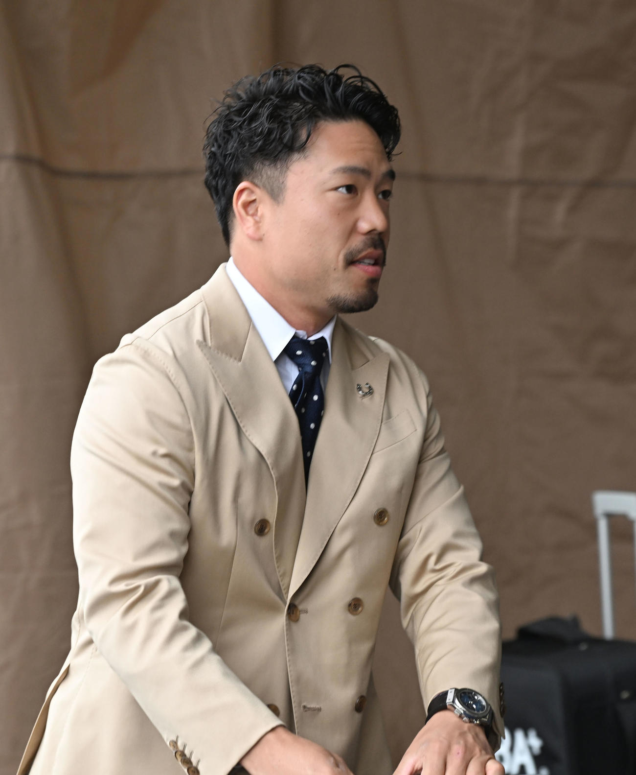 寛仁親王牌前検日　競輪場入りする古性（撮影・千葉一成）