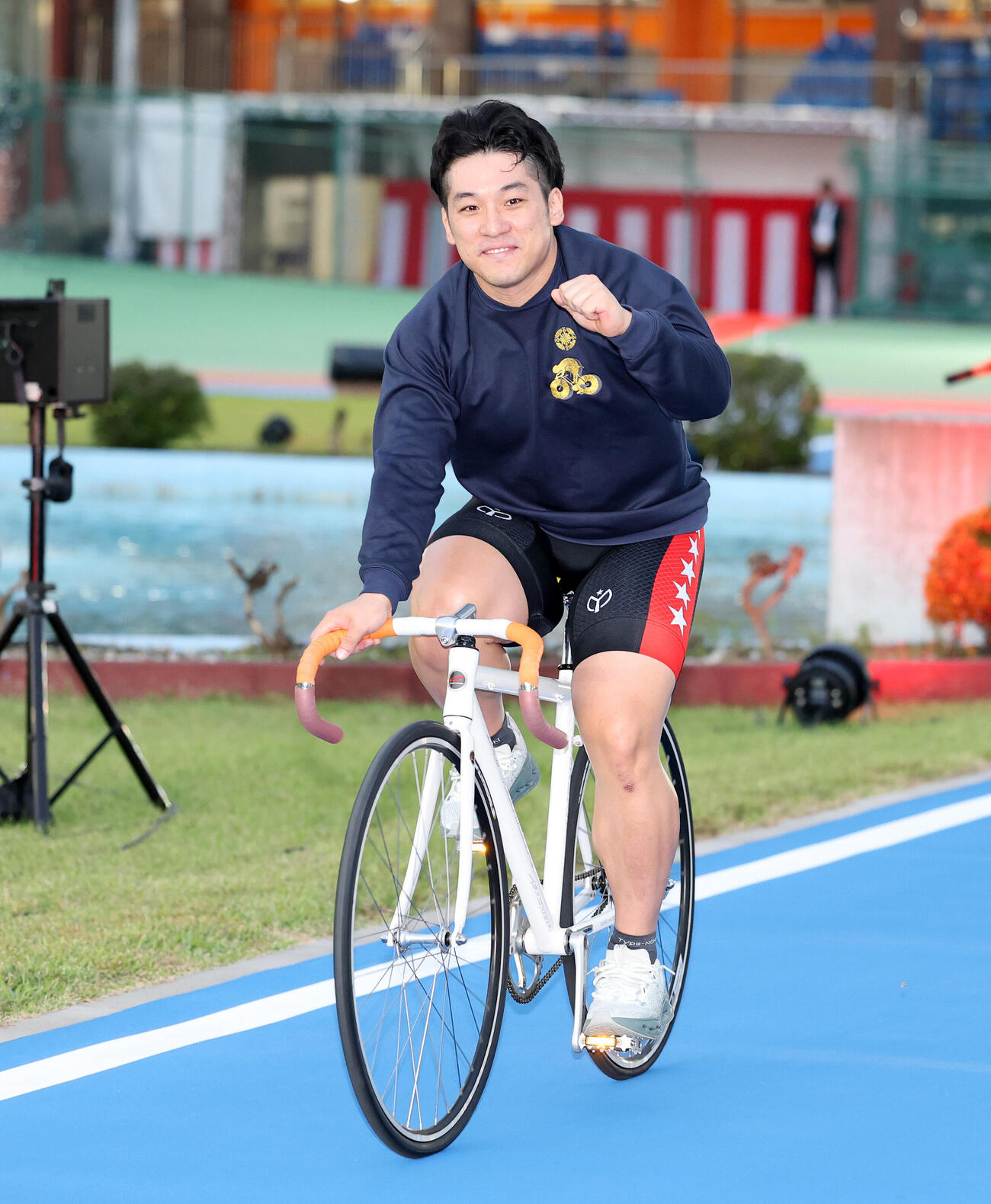 寛仁親王牌を制しガッツポーズする石原颯（撮影・鈴木正人）