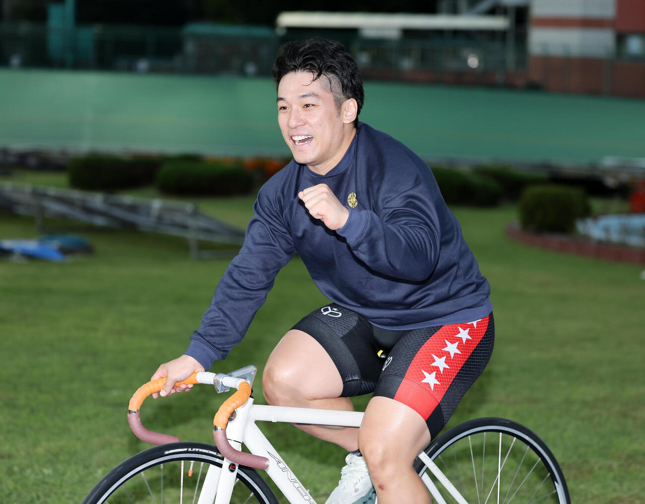 寛仁親王牌を制しガッツポーズする石原颯（撮影・鈴木正人）
