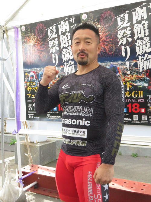 山崎賢人を目標に得て驚きの表情を見せる佐藤慎太郎