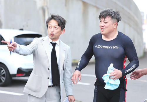 ヤマコウ（左）が準々決勝で期待する荒井崇博