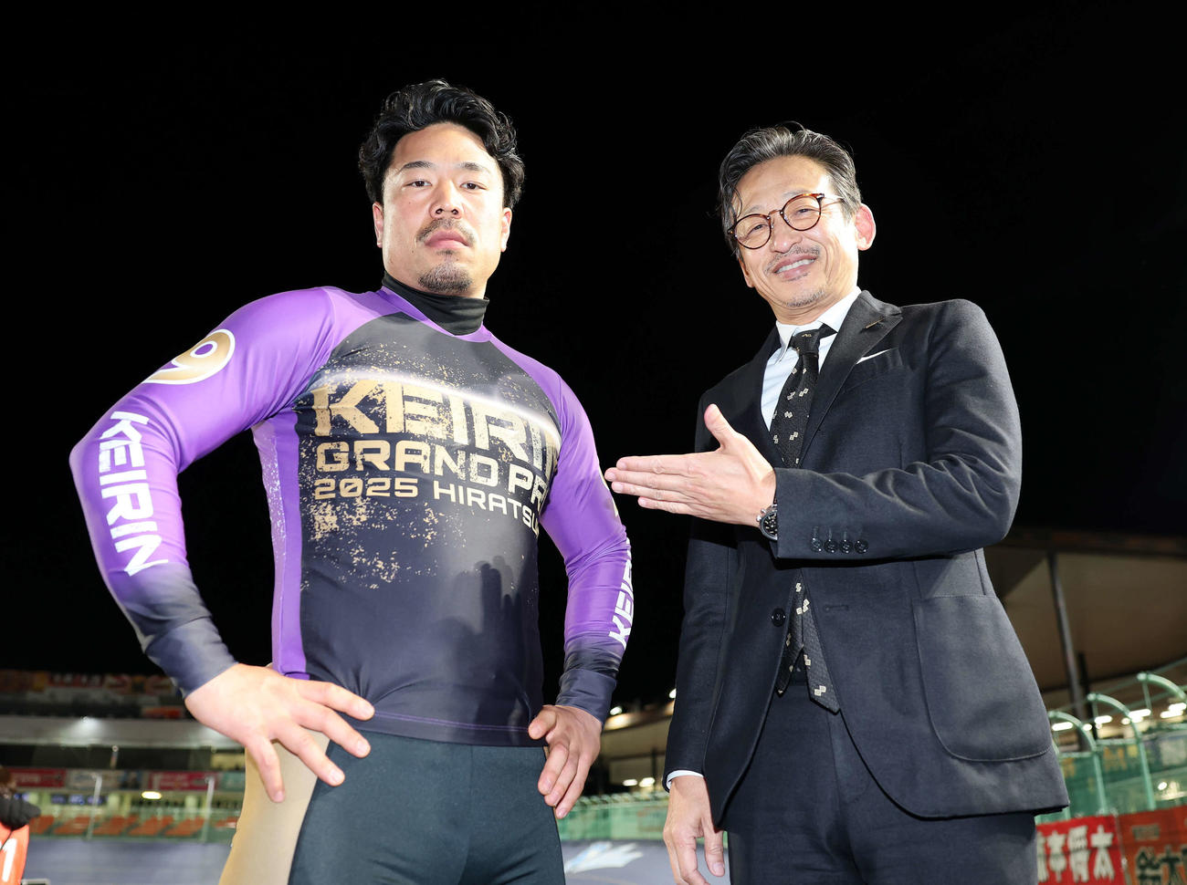 山口幸二さん（右）の本命は古性（撮影・鈴木正人）