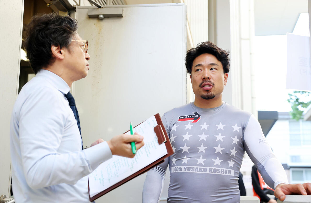 ヤマコウ（左）は古性優作が「ダービー王」の称号を手に入れる時が来たとみた（撮影・鈴木正人）