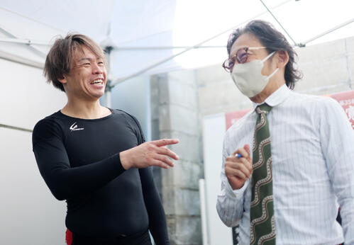 浅井康太(左)が戦う姿勢を見せれば前の選手の戦い方もおのずと変わる
