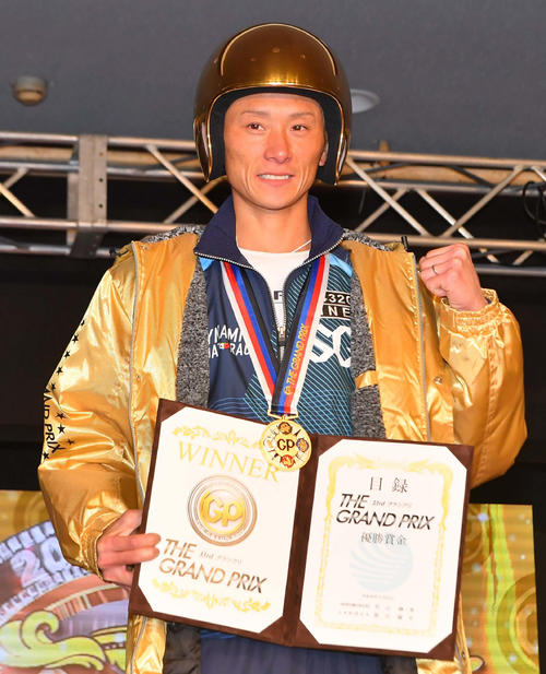 峰竜太がＭＶＰ、史上４人目４冠／18年優秀選手