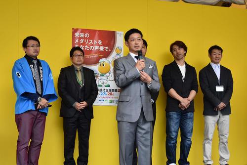 16日に引退した金川光浩さんが地元ファンの前であいさつを行った（撮影・松井律）