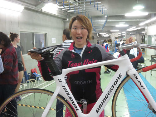 加藤恵は「中0日」の参戦も検車場で笑顔を振りまく