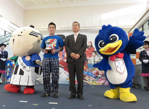 菊地孝平（左）が令和最初のオール静岡をイン逃げで制した