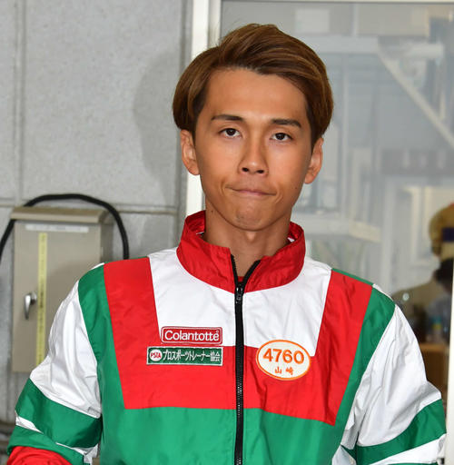 山崎郡が12R団体ドリームを鮮やかにまくり差して制した（撮影・外山鉄司）