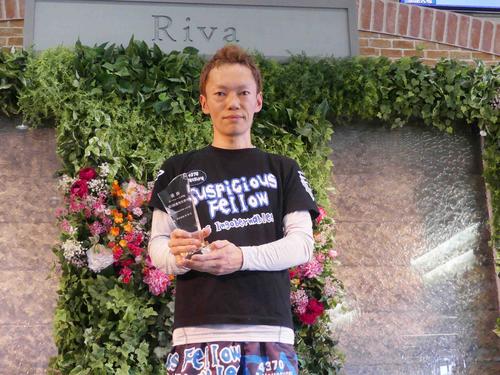 インから危なげなく逃げ、今年6回目の優勝を飾った山口達也
