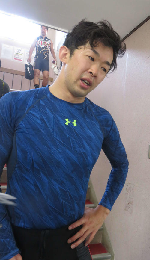 予選快勝も、苦しそうな表情を浮かべる小笹隼人（撮影・栗田文人）