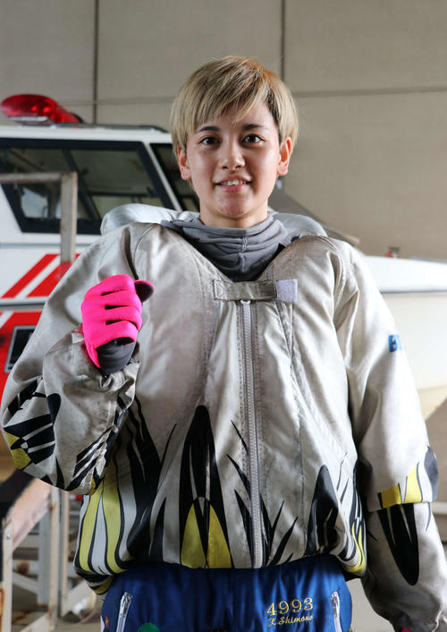 下野京香が初の1コース進入から1着を勝ち取り、ピットに凱旋した（撮影・芹沢誠）