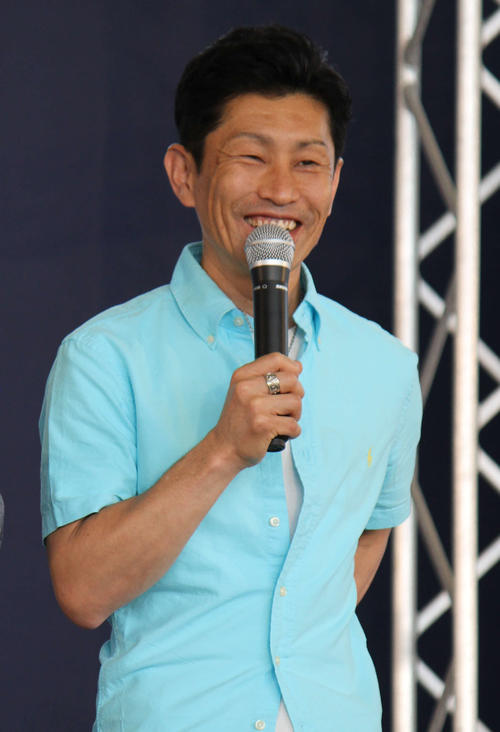 地元エース吉川元浩のトークショーが盛大に行われた（撮影・北條直治）